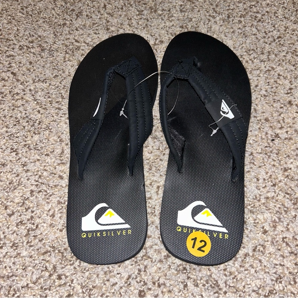 Quicksilver Men's Size 12 Black Flip Flops Sandals NWOT